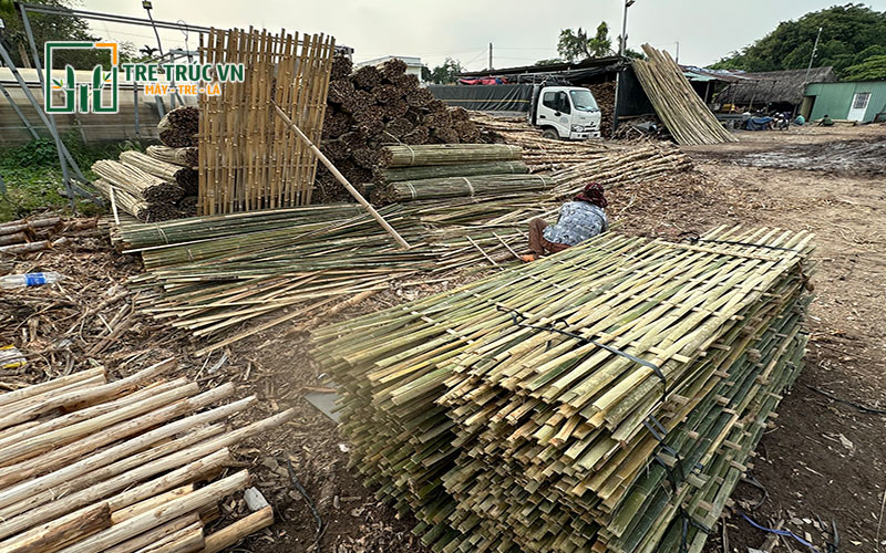 Phên Tre Xây Dựng & Trang Trí Giá Rẻ Tại TPHCM — Tre Trúc VN Hàng rào phên tre che chắn công trình sân vườn