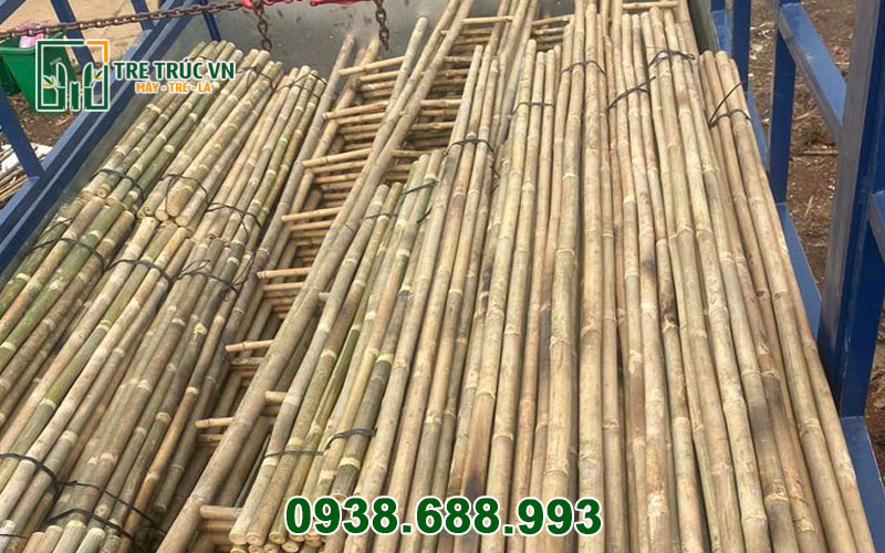 chuẩn bị nguyên liệu đóng thang tre