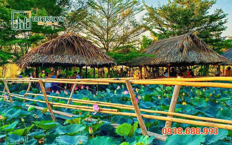 Lá dừa nước làm nhà chòi các quán nhậu miệt vườn
