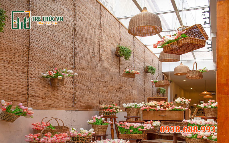 Mê bồ tre ốp trần ốp tường — Hướng dẫn thi công & Báo giá 2026 Mê bồ tre trang trí quán cà phê