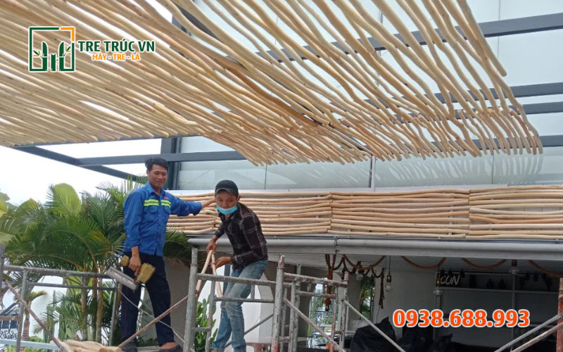 Gỗ bạch đàn lột vỏ trang trí sân vườn
